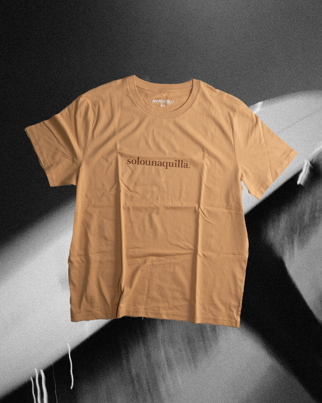 SOLOUNAQUILLA T-SHIRT // BROWN